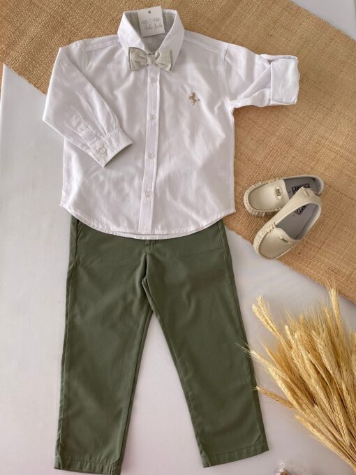 Conjunto Infantil Menino Camisa Luxo Infantil menino Branca detalhe bege gravata Borboleta e Calça Sarja verde Premium